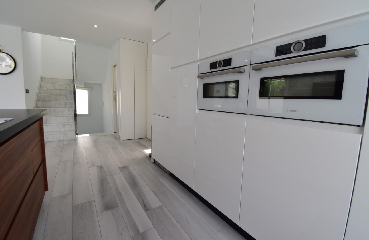 Rynek wtórny - Villa - Orihuela Costa - Lomas de Cabo Roig