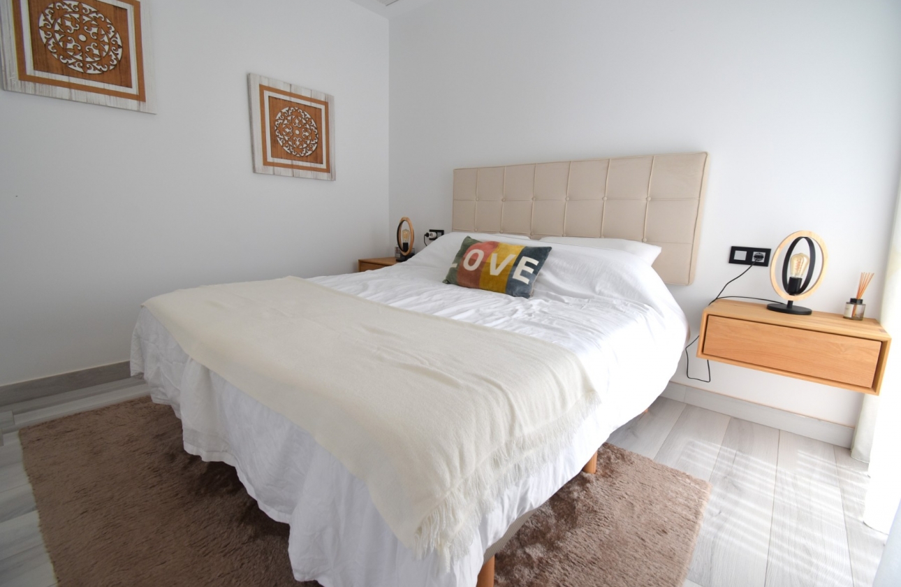 Rynek wtórny - Villa - Orihuela Costa - Lomas de Cabo Roig