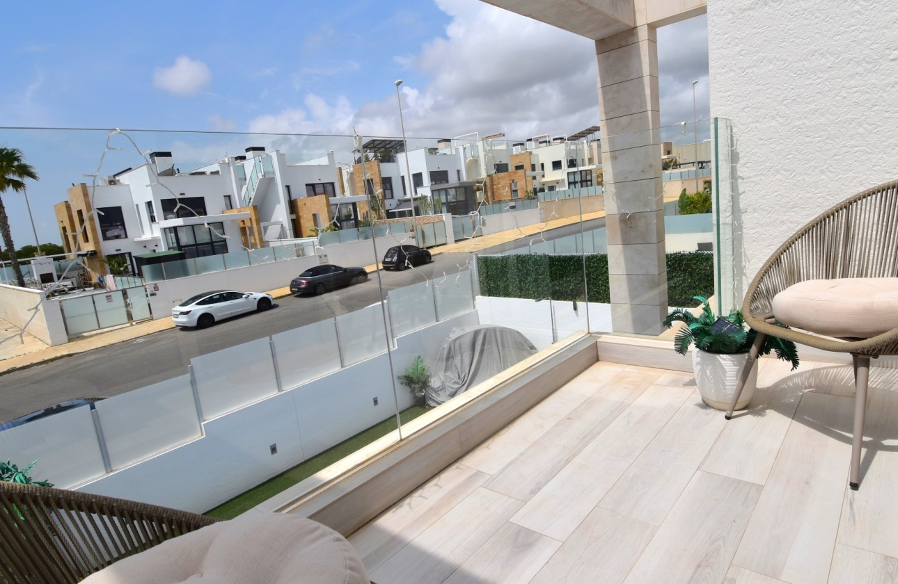 Rynek wtórny - Villa - Orihuela Costa - Lomas de Cabo Roig
