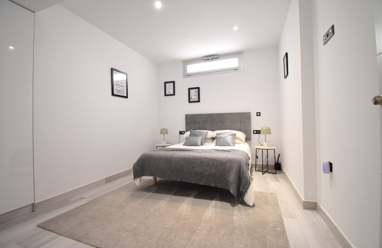 Rynek wtórny - Villa - Orihuela Costa - Lomas de Cabo Roig