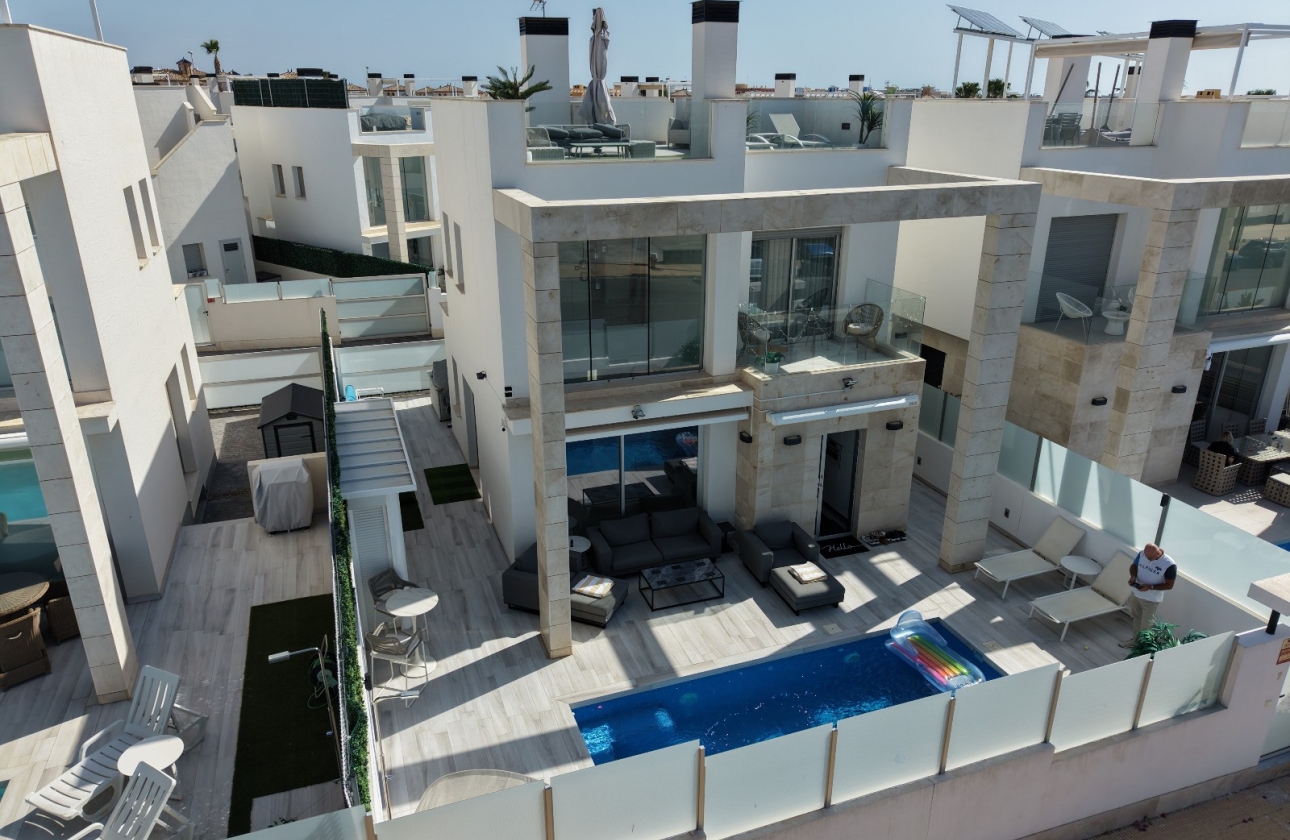 Rynek wtórny - Villa - Orihuela Costa - Lomas de Cabo Roig