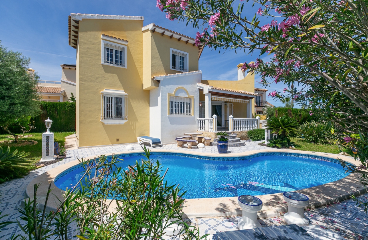 Resale - Villa - Orihuela Costa - Rioja