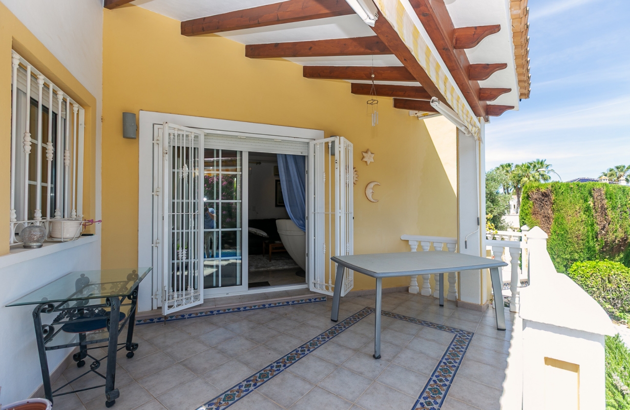 Resale - Villa - Orihuela Costa - Rioja