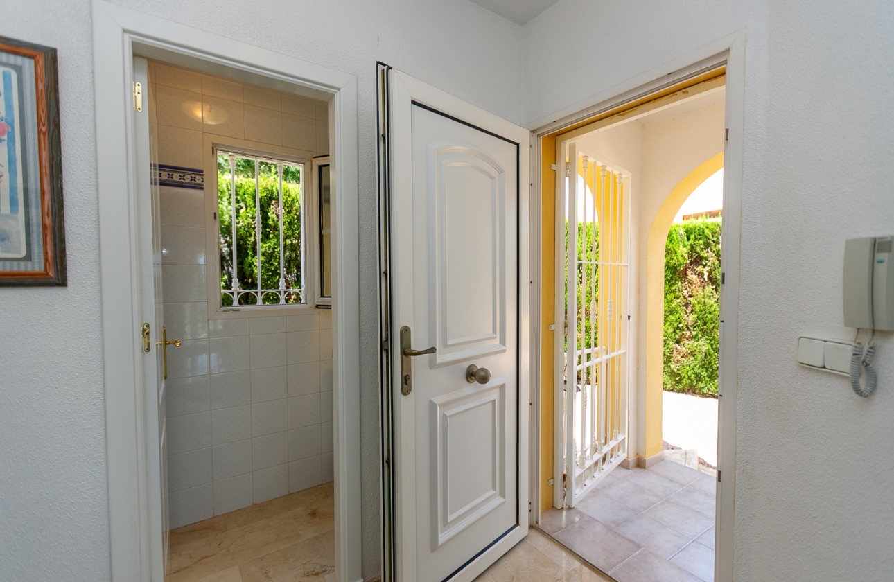 Resale - Villa - Orihuela Costa - Rioja