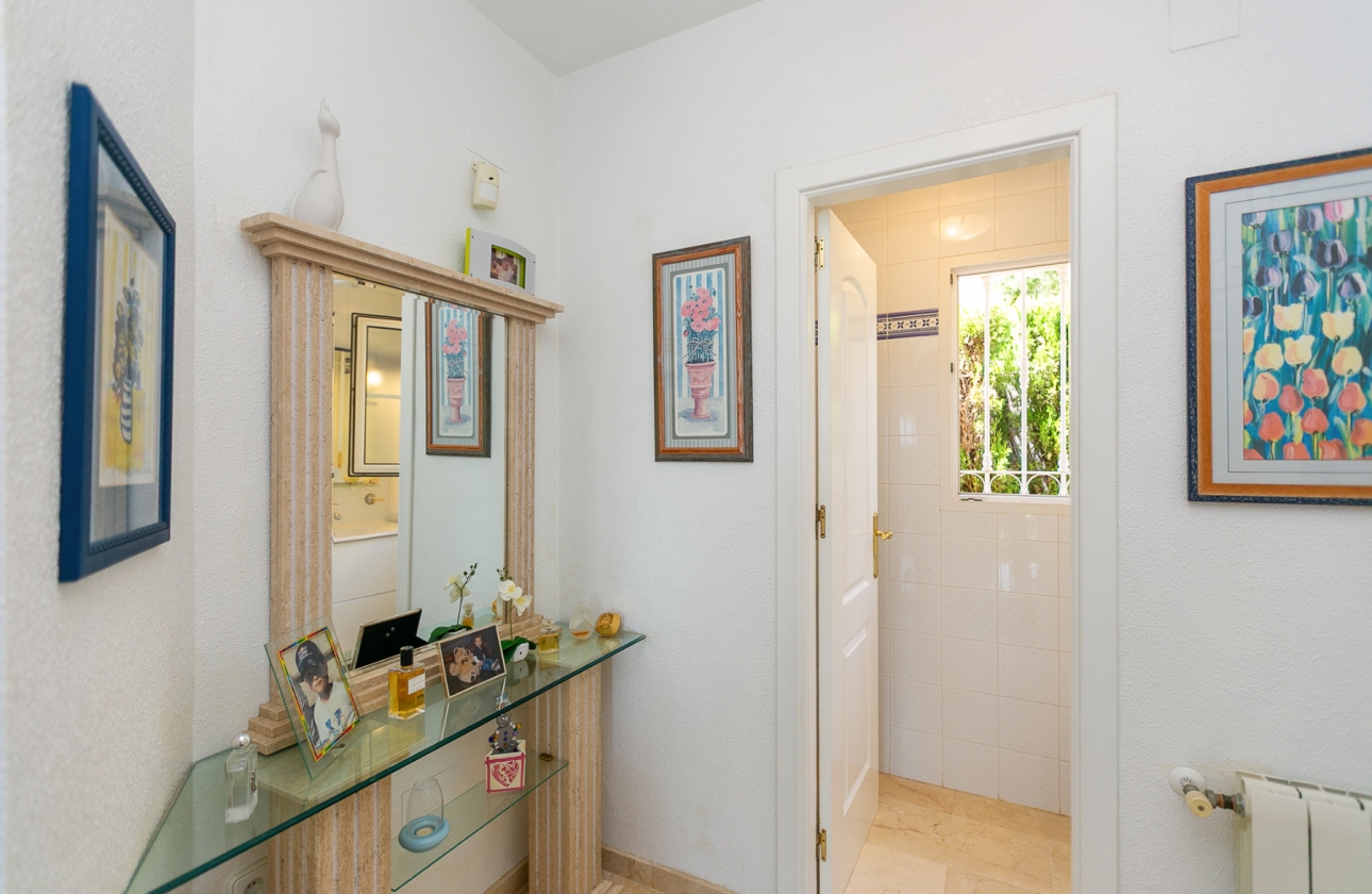 Resale - Villa - Orihuela Costa - Rioja