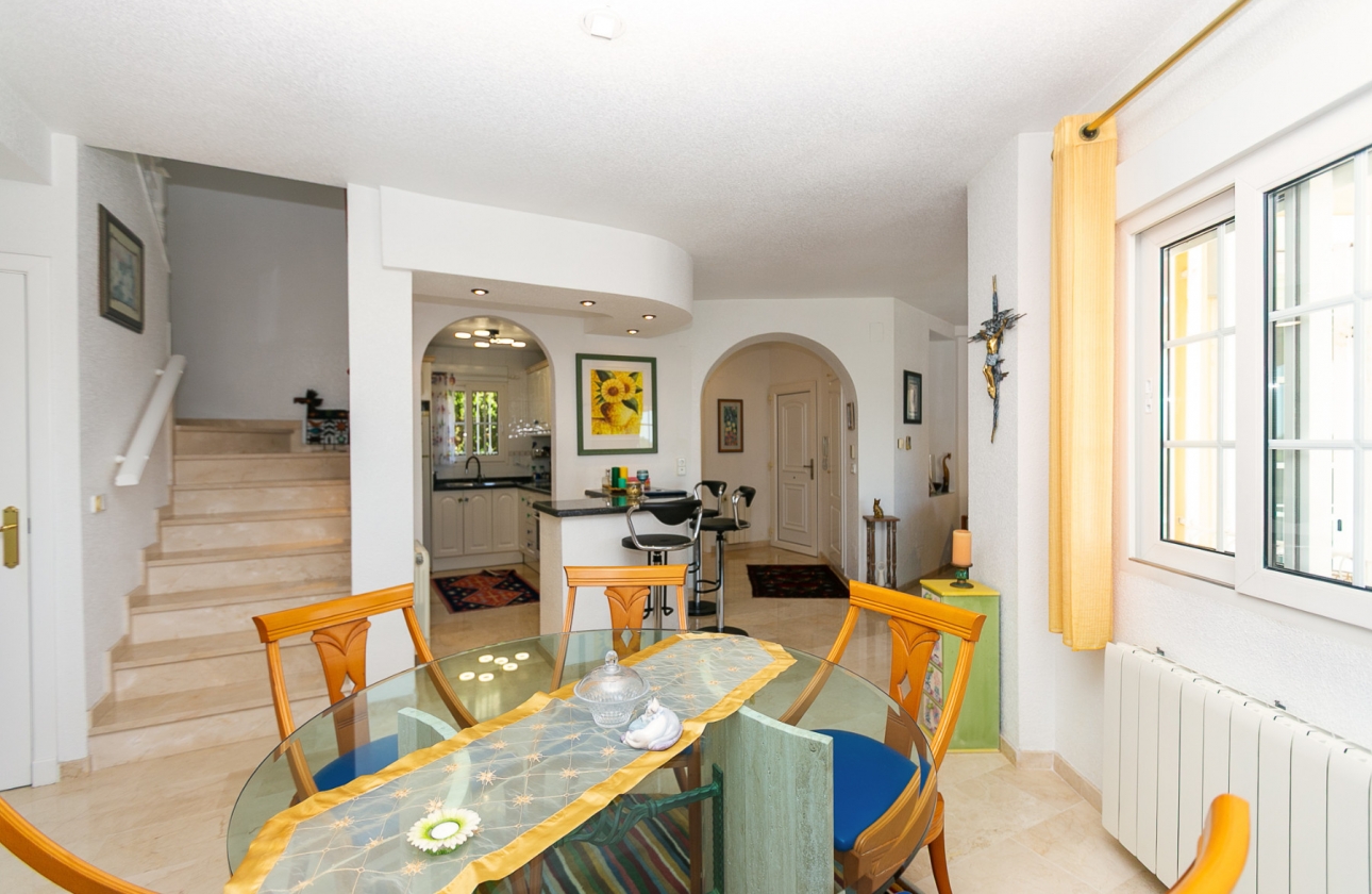 Resale - Villa - Orihuela Costa - Rioja