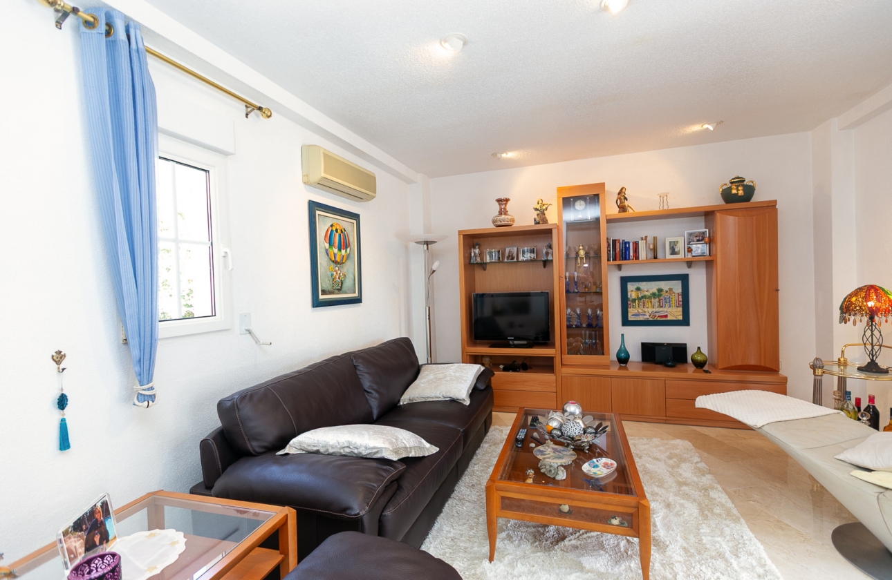 Resale - Villa - Orihuela Costa - Rioja