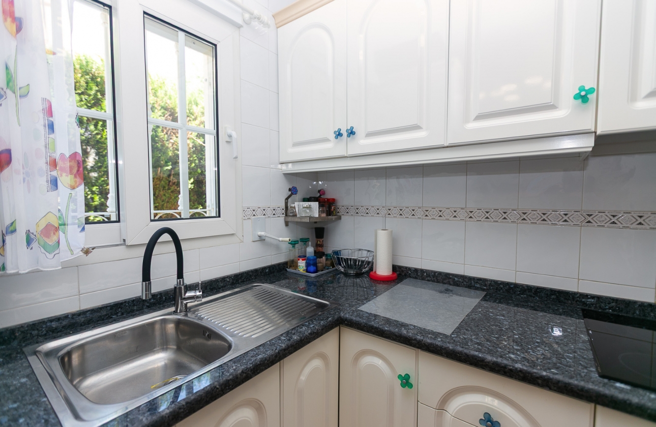 Resale - Villa - Orihuela Costa - Rioja