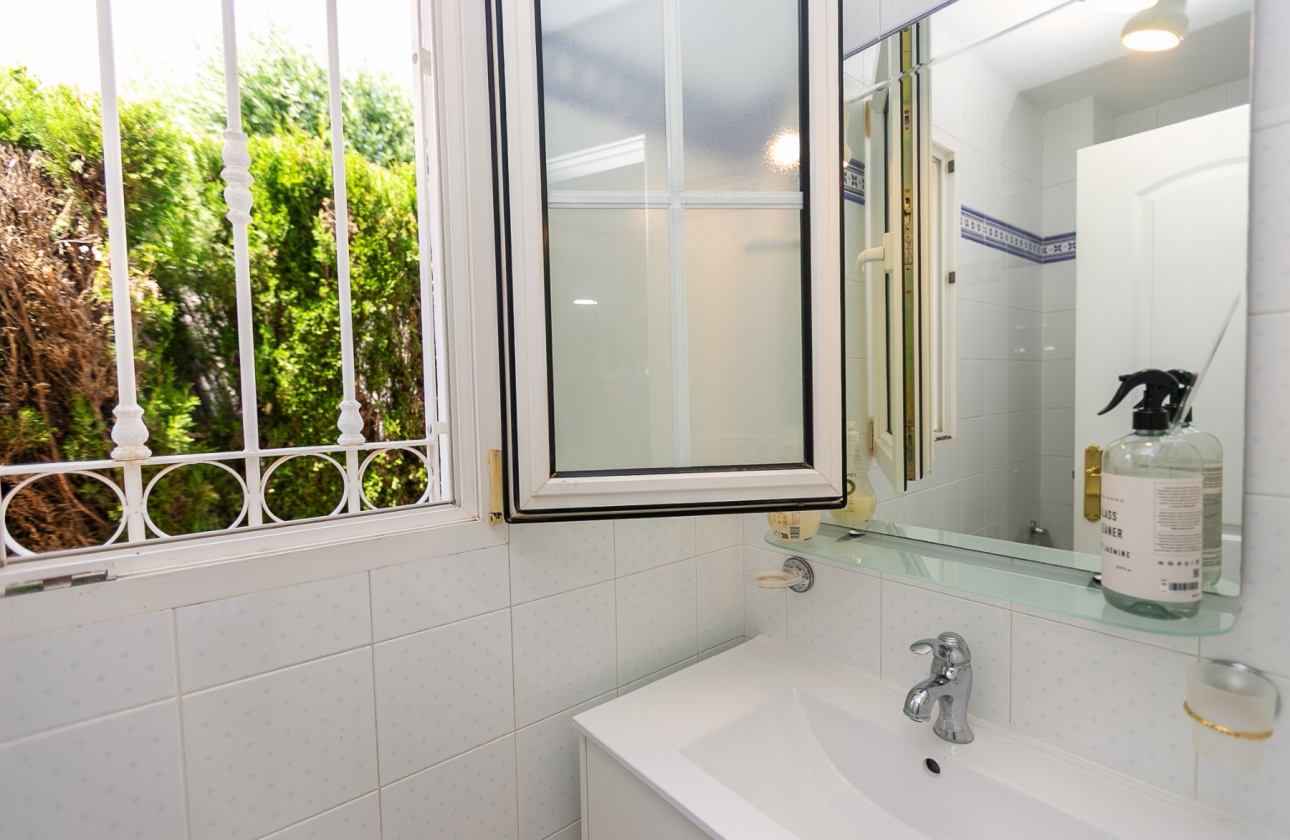 Resale - Villa - Orihuela Costa - Rioja