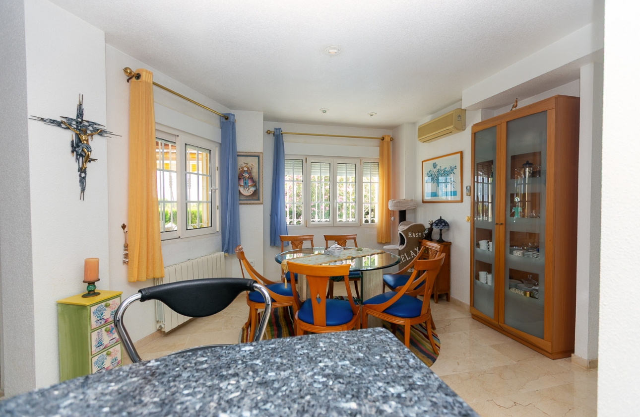 Resale - Villa - Orihuela Costa - Rioja