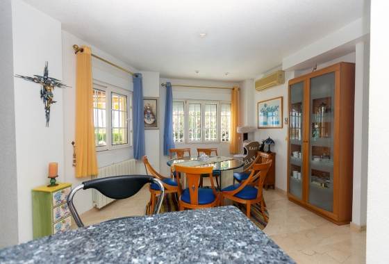 Resale - Villa - Orihuela Costa - Rioja