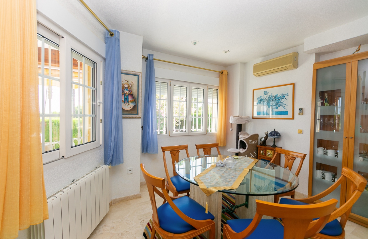 Resale - Villa - Orihuela Costa - Rioja