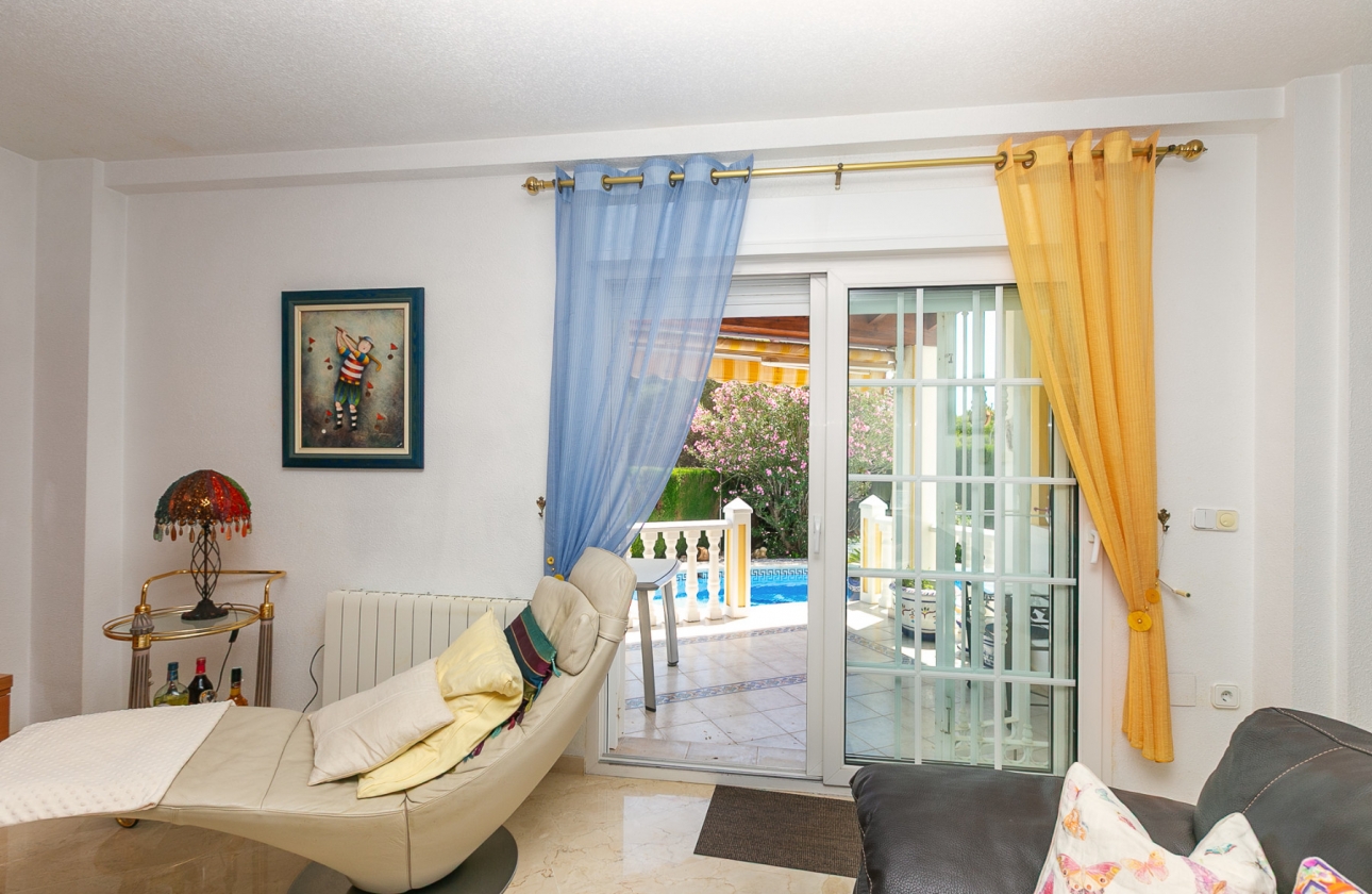 Resale - Villa - Orihuela Costa - Rioja