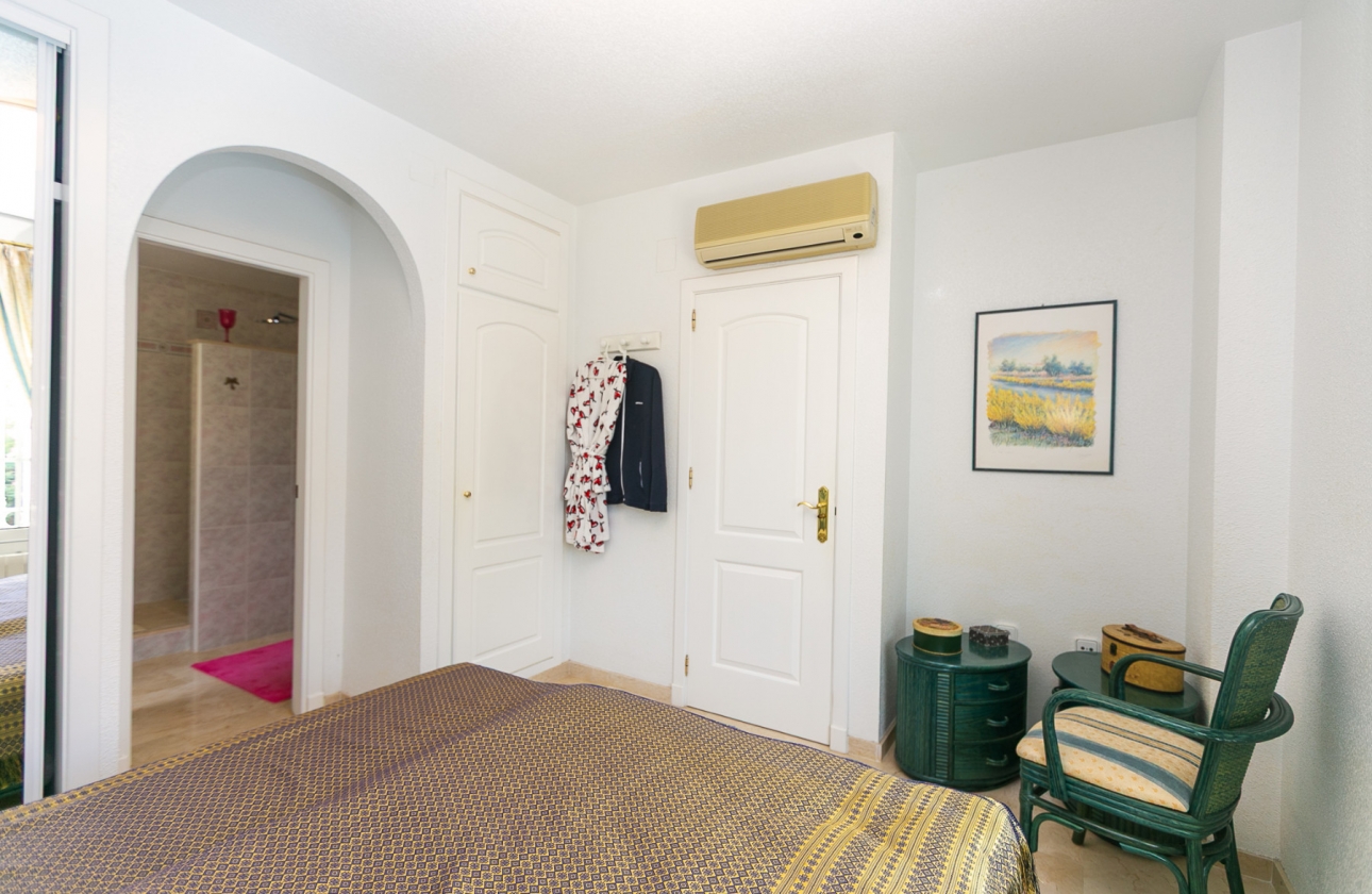 Resale - Villa - Orihuela Costa - Rioja