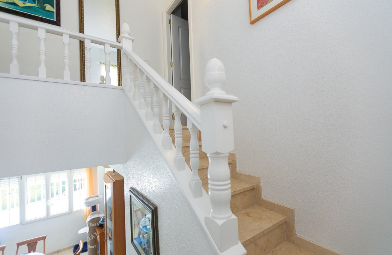 Resale - Villa - Orihuela Costa - Rioja