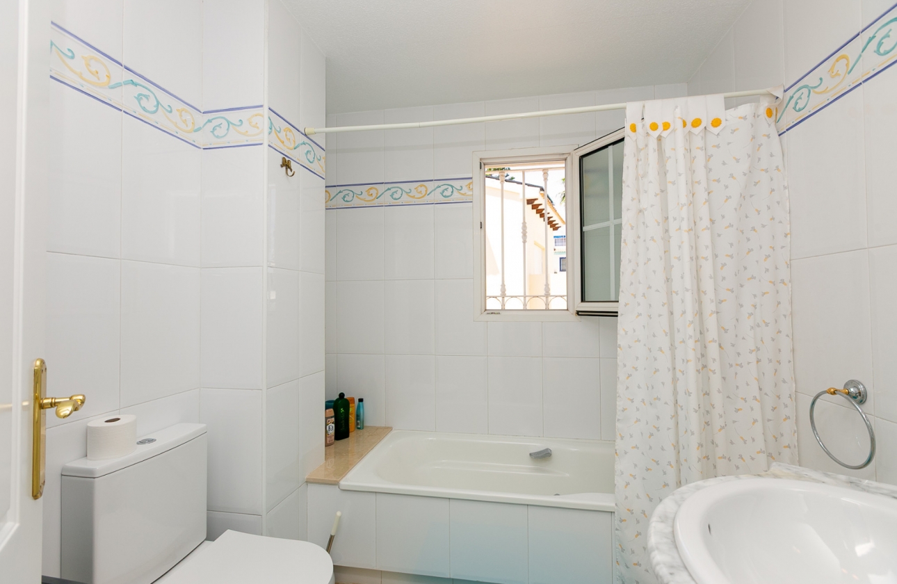 Resale - Villa - Orihuela Costa - Rioja