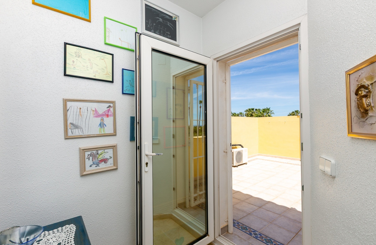 Resale - Villa - Orihuela Costa - Rioja