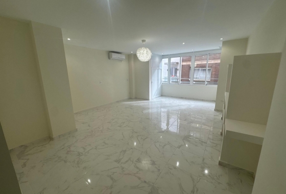 Resale - Apartment - Torrevieja - Muelle Pesquero