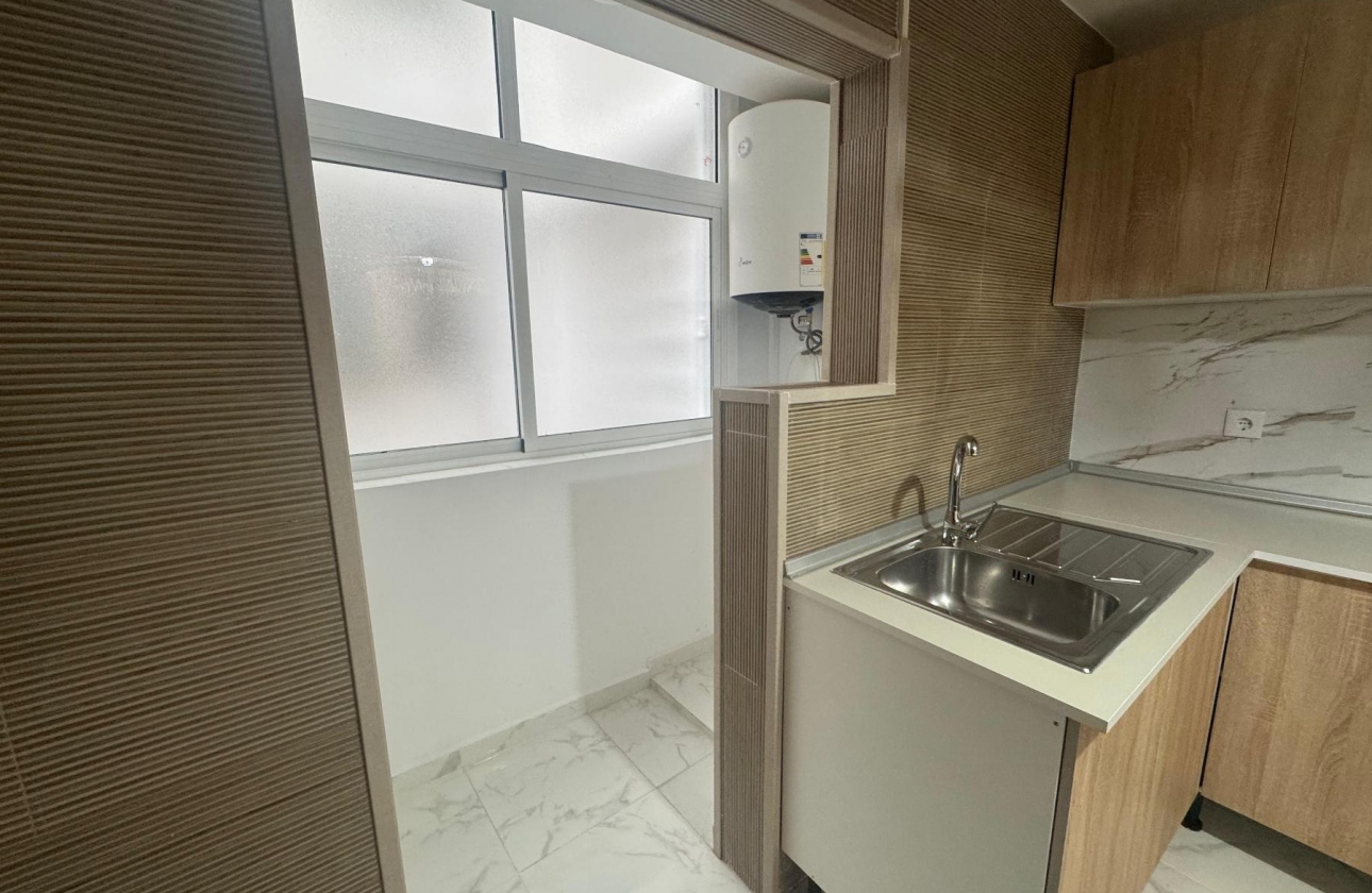 Resale - Apartment - Torrevieja - Muelle Pesquero