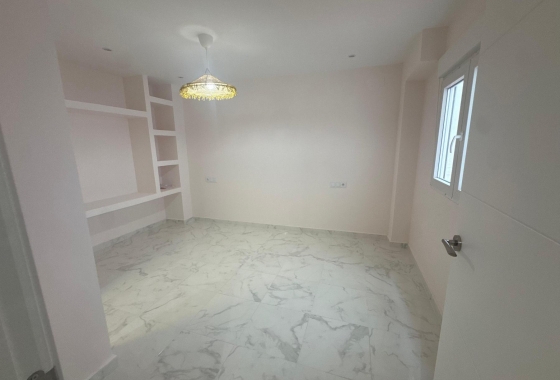 Resale - Apartment - Torrevieja - Muelle Pesquero