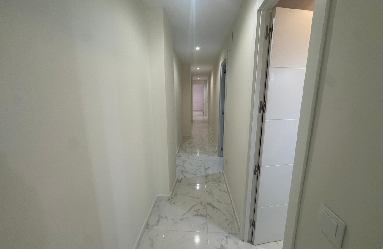 Resale - Apartment - Torrevieja - Muelle Pesquero