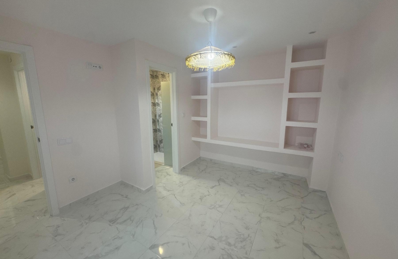 Resale - Apartment - Torrevieja - Muelle Pesquero