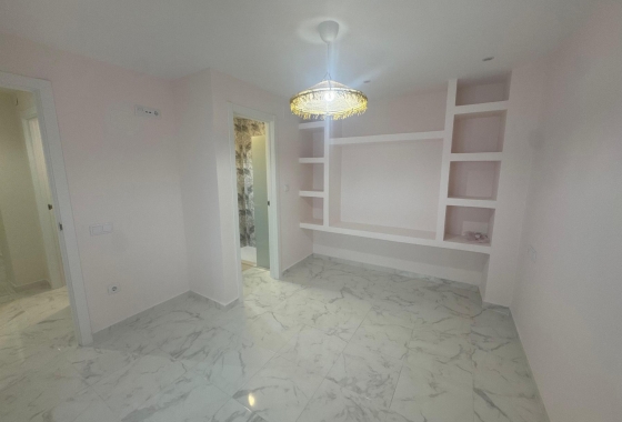 Resale - Apartment - Torrevieja - Muelle Pesquero