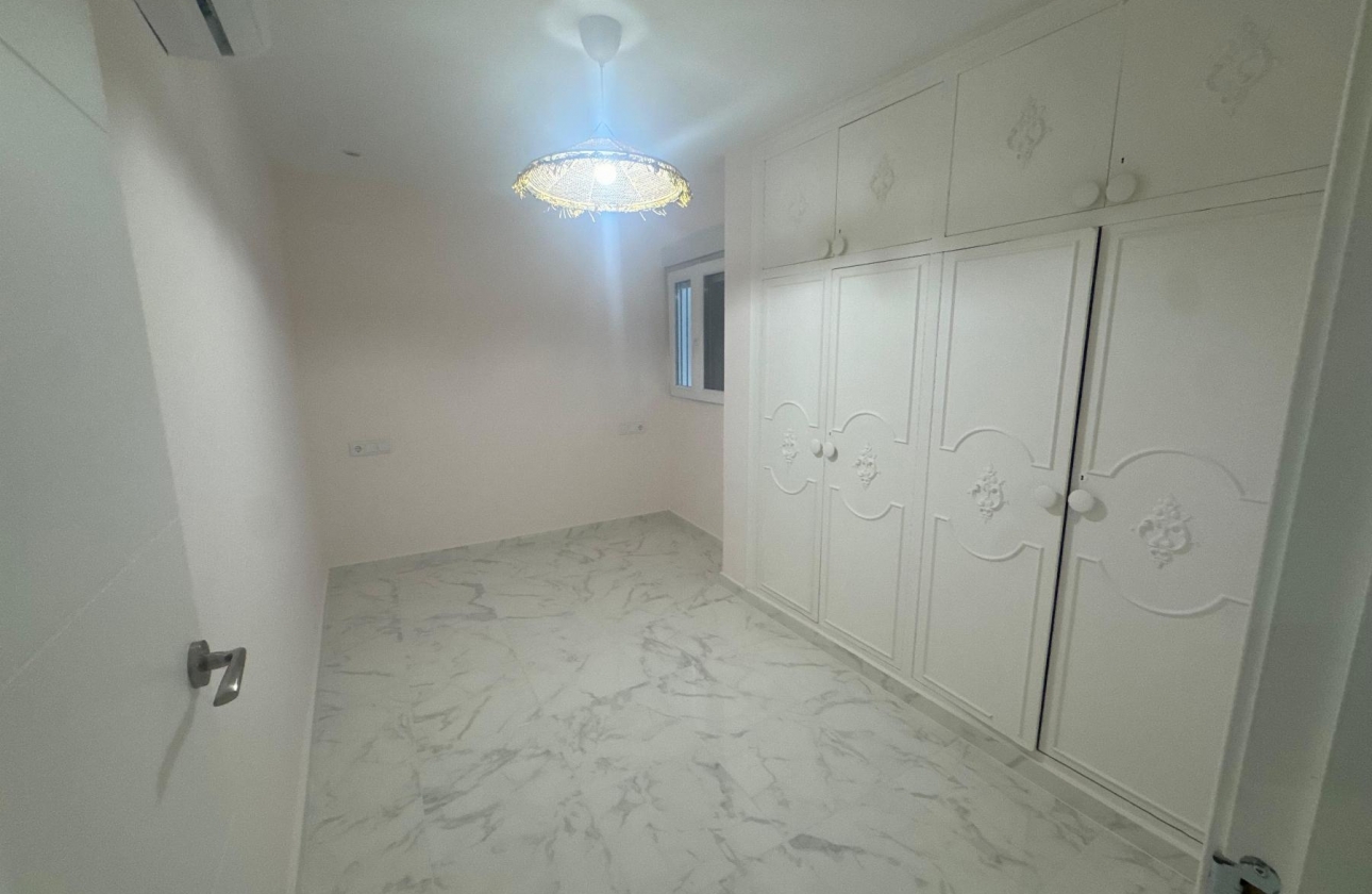 Resale - Apartment - Torrevieja - Muelle Pesquero