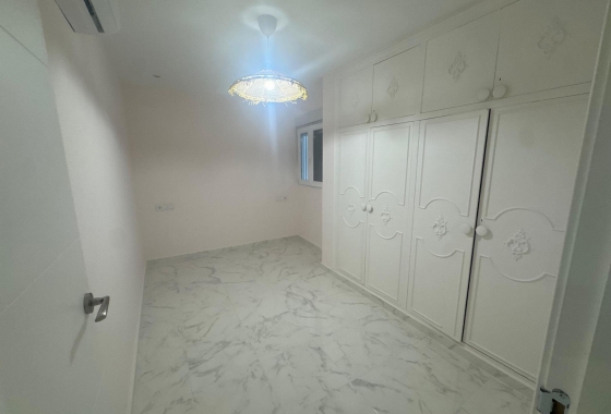 Resale - Apartment - Torrevieja - Muelle Pesquero
