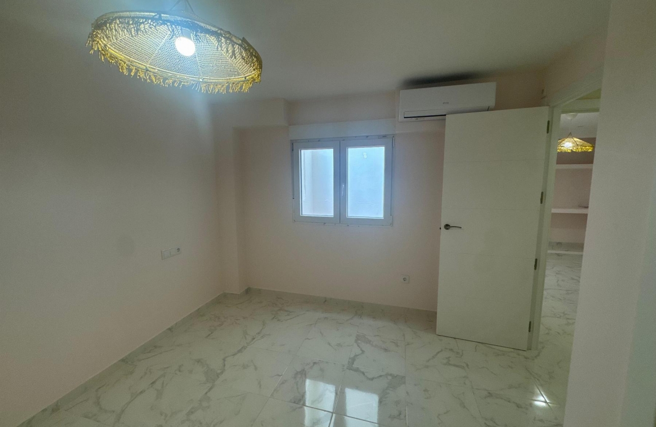 Resale - Apartment - Torrevieja - Muelle Pesquero