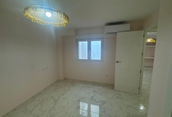 Resale - Apartment - Torrevieja - Muelle Pesquero