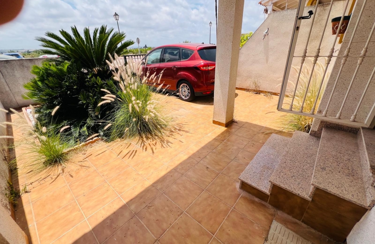 Resale - Townhouse - Daya Nueva