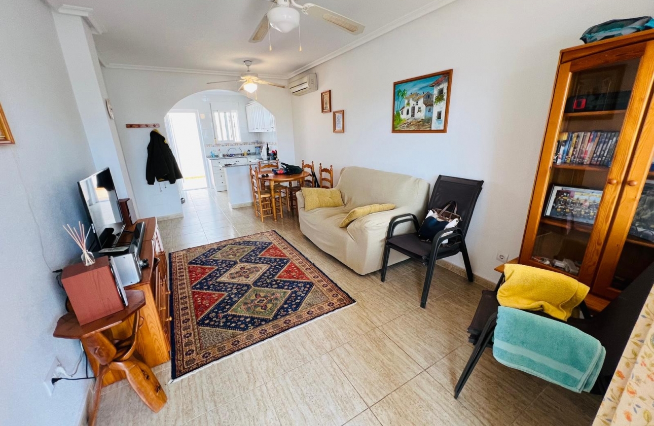 Resale - Townhouse - Daya Nueva