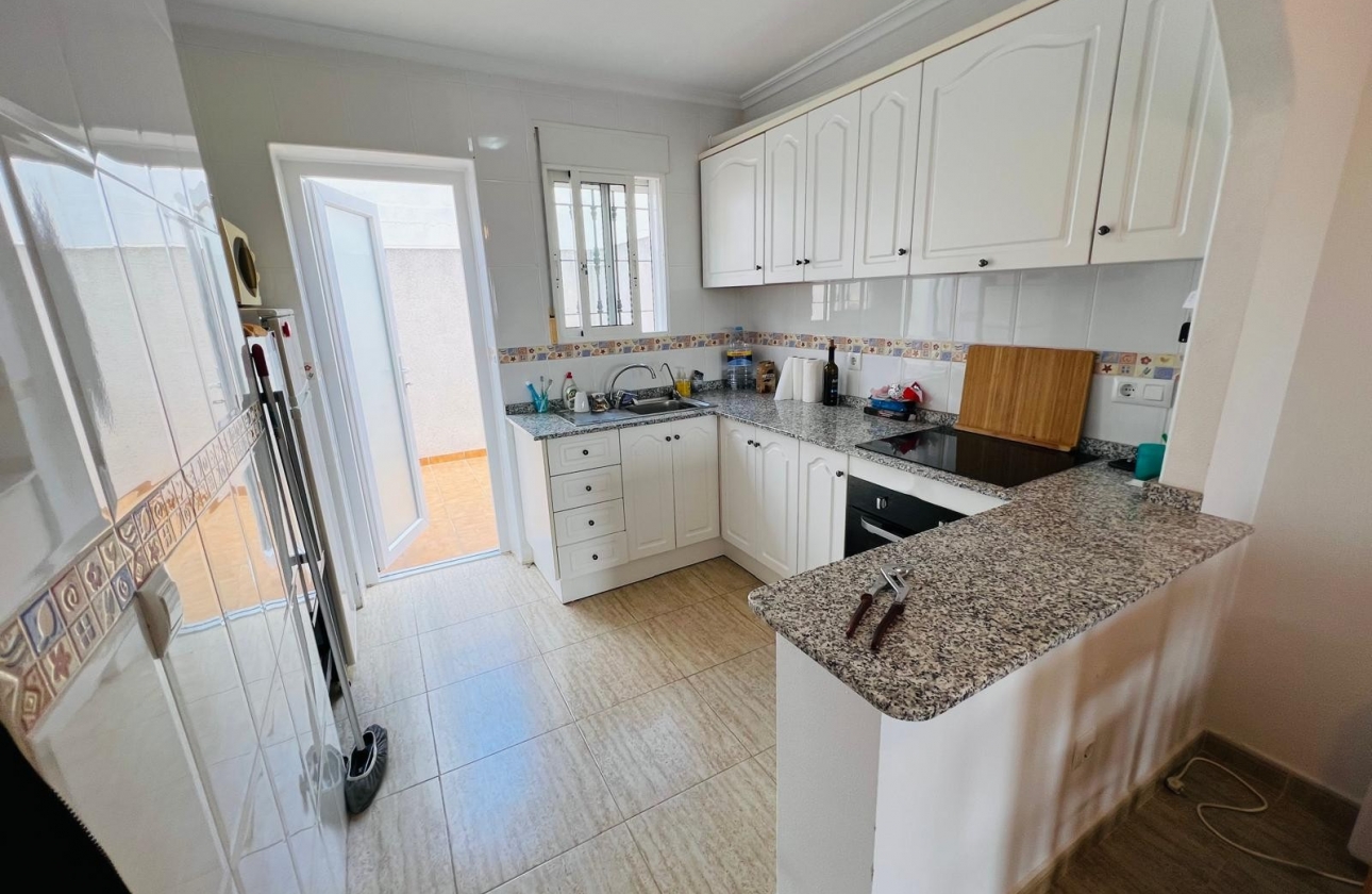 Resale - Townhouse - Daya Nueva