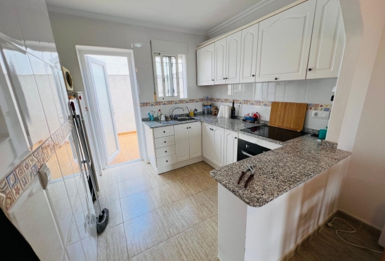 Resale - Townhouse - Daya Nueva
