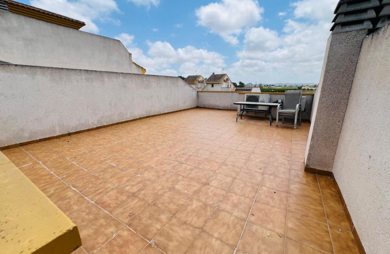 Resale - Townhouse - Daya Nueva