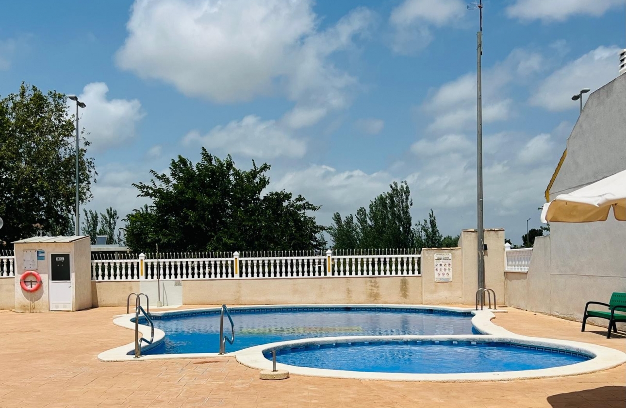 Resale - Townhouse - Daya Nueva
