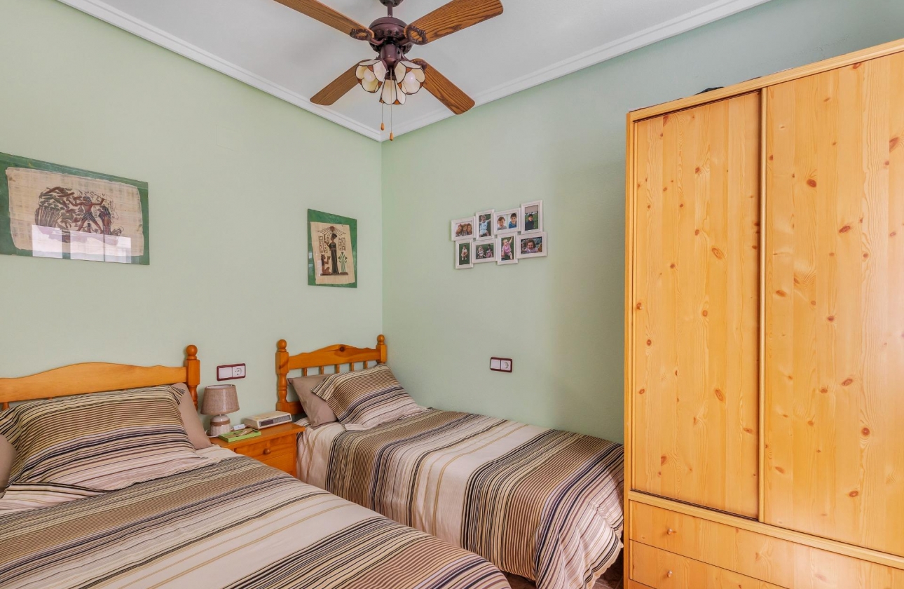 Rynek wtórny - Apartament - Torrevieja - Estacion de autobuses