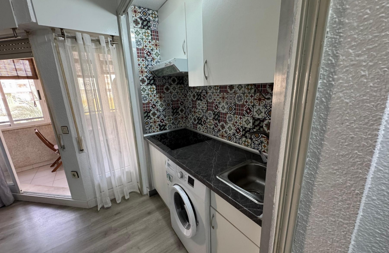 Rynek wtórny - Studio/Kawalerka - Torrevieja - Playa de los Locos