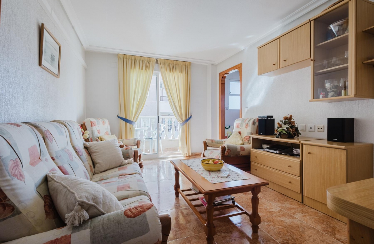 Resale - Apartment - Torrevieja - Acequion