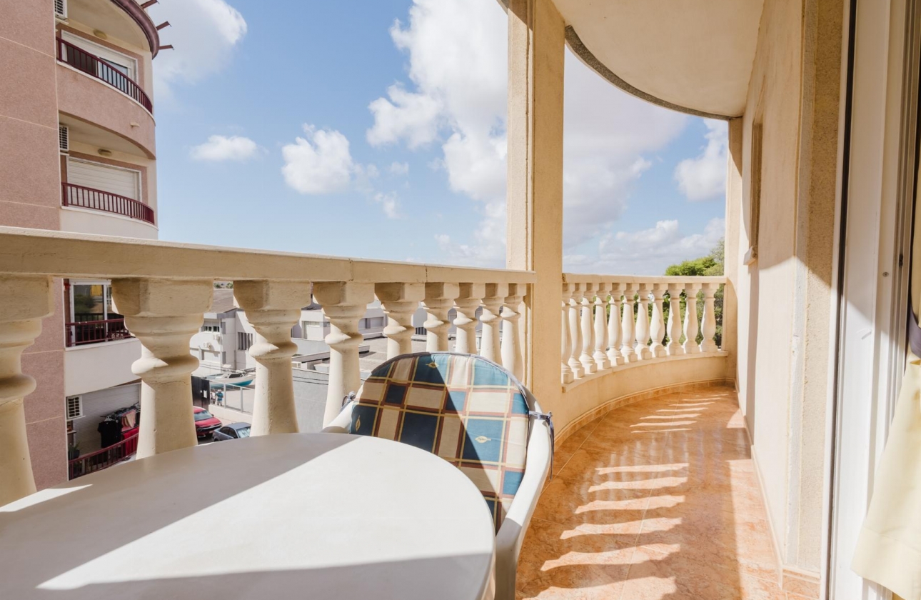Resale - Apartment - Torrevieja - Acequion