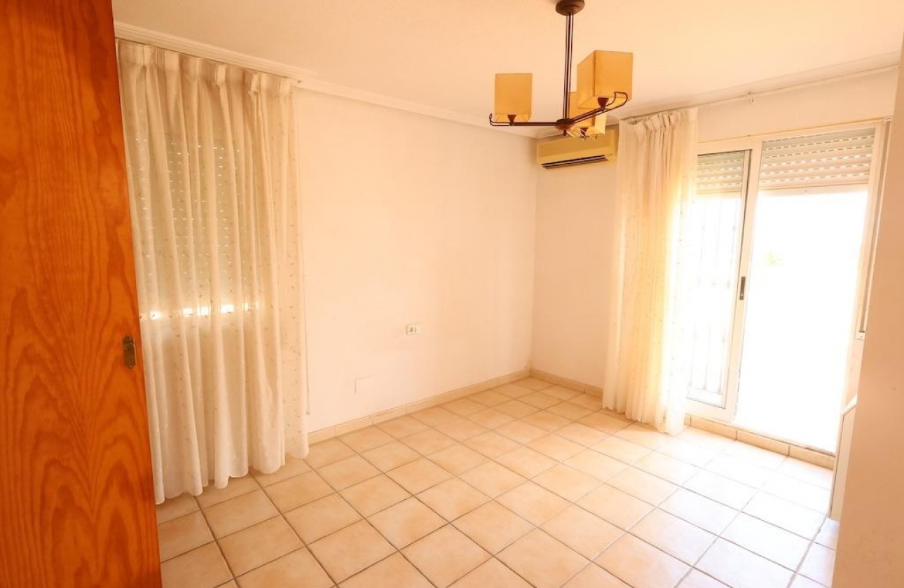Rynek wtórny - Szeregowiec - Torrevieja - Los Balcones