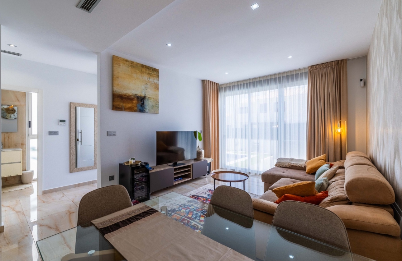 Rynek wtórny - Villa / House - Ciudad Quesada