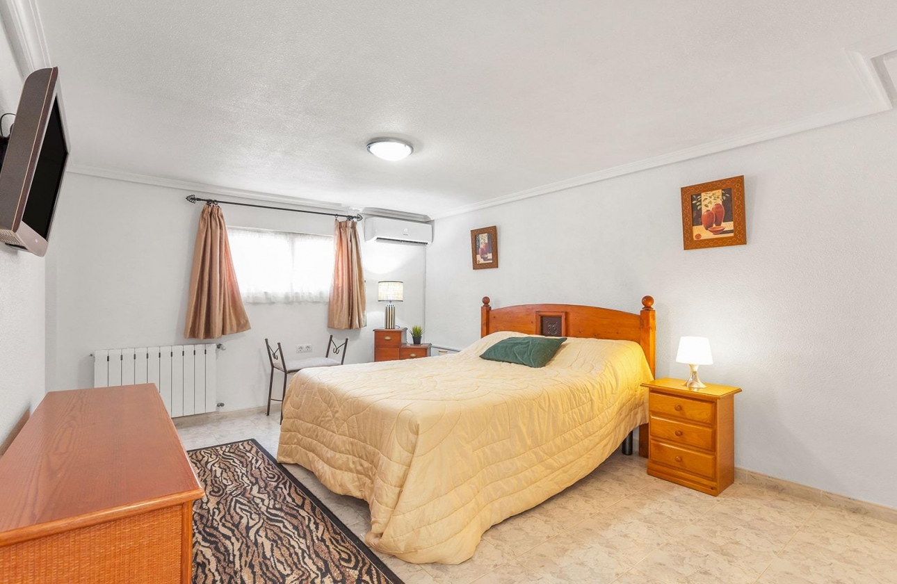 Reventa - Villa - Torrevieja - Los Balcones