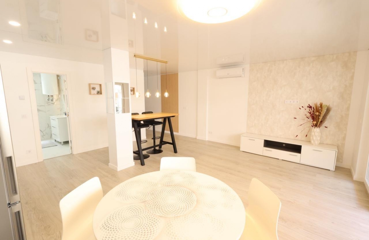 Resale - Apartment - Torrevieja - Acequion