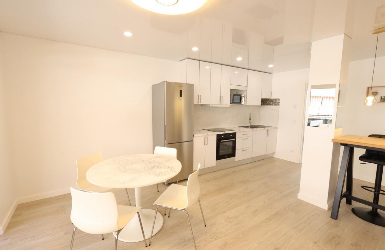 Resale - Apartment - Torrevieja - Acequion