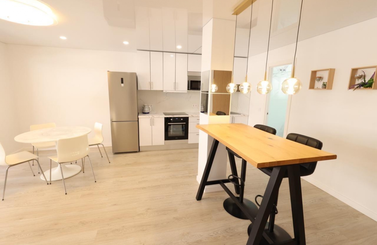 Resale - Apartment - Torrevieja - Acequion
