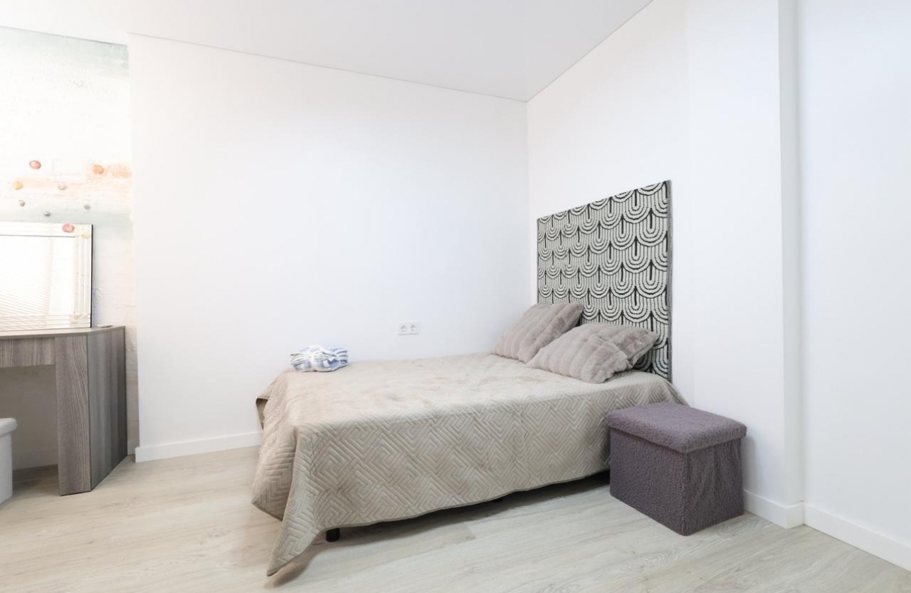 Resale - Apartment - Torrevieja - Acequion