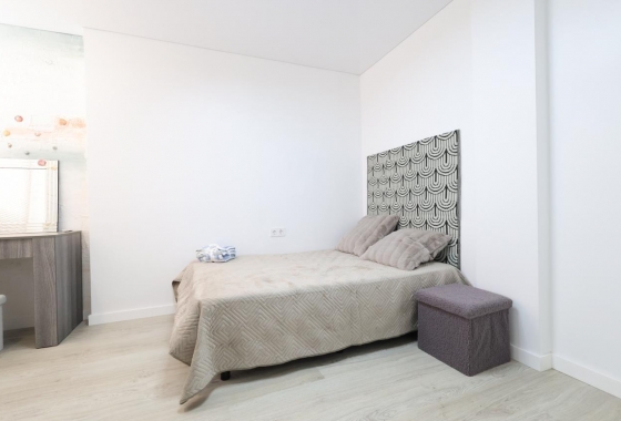 Resale - Apartment - Torrevieja - Acequion