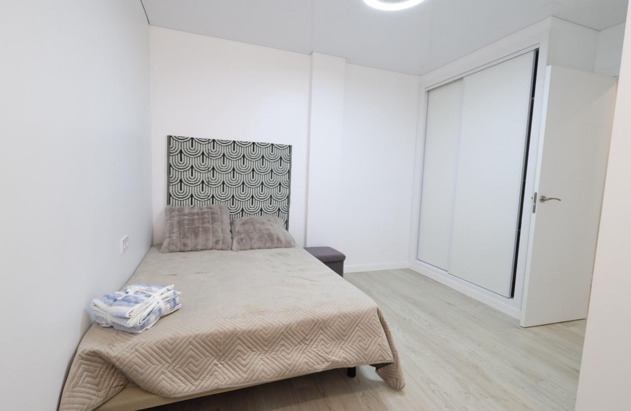 Resale - Apartment - Torrevieja - Acequion